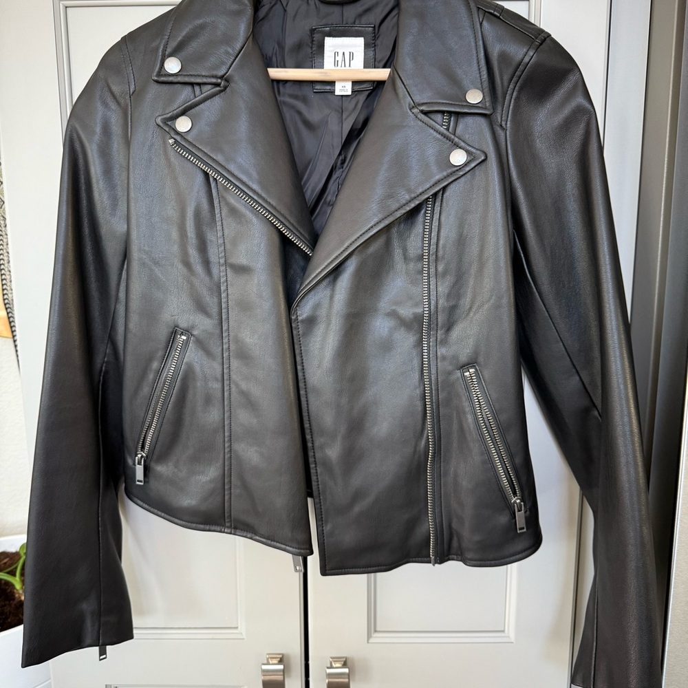GAP Women's Black Faux leather Jacketx